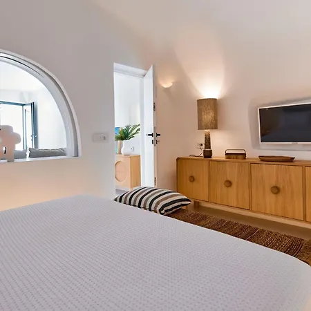Splendid Santorini | Aegan Sea View Cave House | 2 Bedrooms | Terrace With Private Pool And Outdoor Dining Area | Stunning Sea Views | イメロヴィグリ